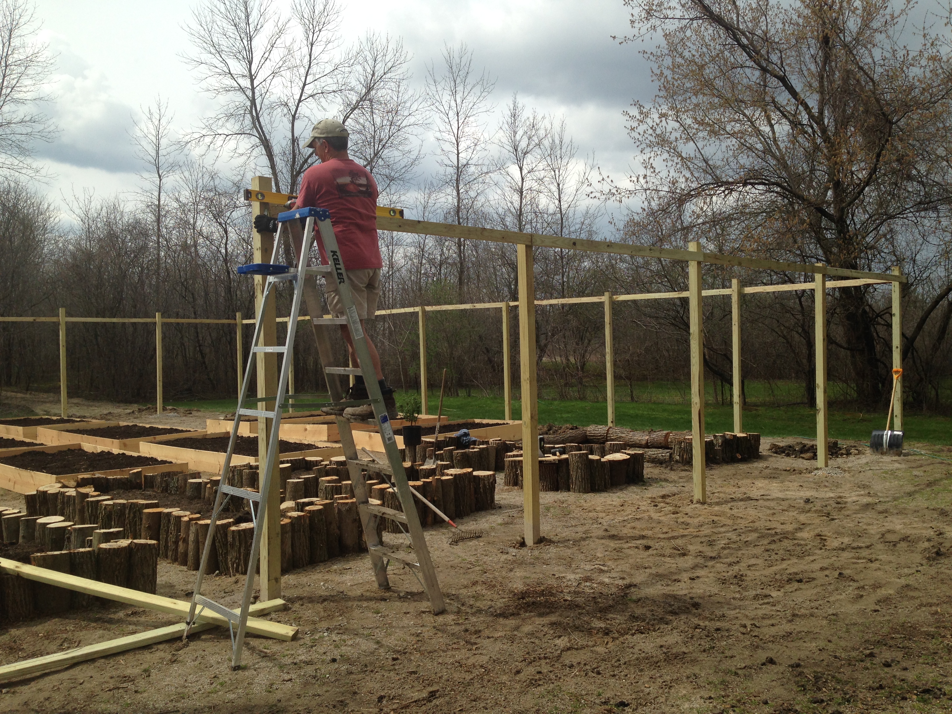 Building a garden fence in clay soil